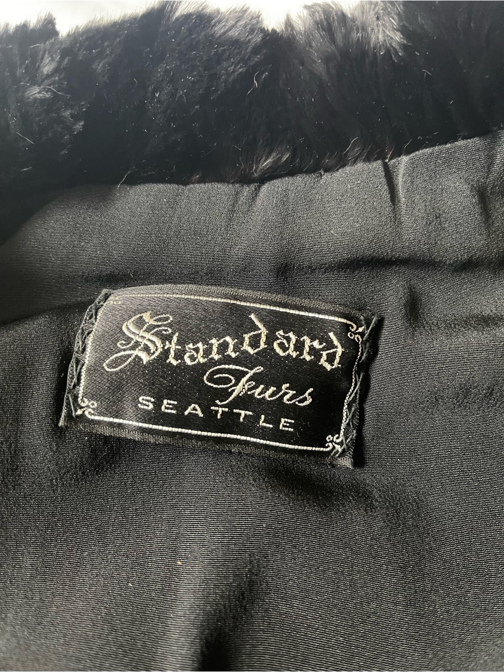 Black standard furs of Seattle Fur Coat - Women’s Elegant Winter coat - Picture 4 of 8